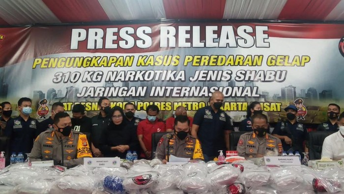 Polres Jakpus bongkar peredaran sabu 310 kg di Gunung Sindur, Bogor.