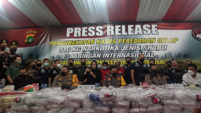 Polres Jakpus bongkar peredaran sabu 310 kg di Gunung Sindur, Bogor.
