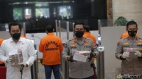 Dari hasil operasi tangkap tangan (OTT) itu, uang sebesar Rp 647,9 juta dan delapan unit telepon genggam disita.