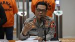 Potret Bupati Nganjuk Diborgol dan Berbaju Tahanan