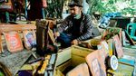 Potret Seniman di Tangerang Mengolah Limbah Menjadi Rupiah