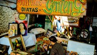 Meski begitu, pandemi COVID-19 yang tengah melanda di Indonesia turut berdampak pada penjualan karya-karya pria berusia 43 tahun ini. Meski begitu, pandemi COVID-19 yang tengah melanda di Indonesia turut berdampak pada penjualan karya-karya pria berusia 43 tahun ini.