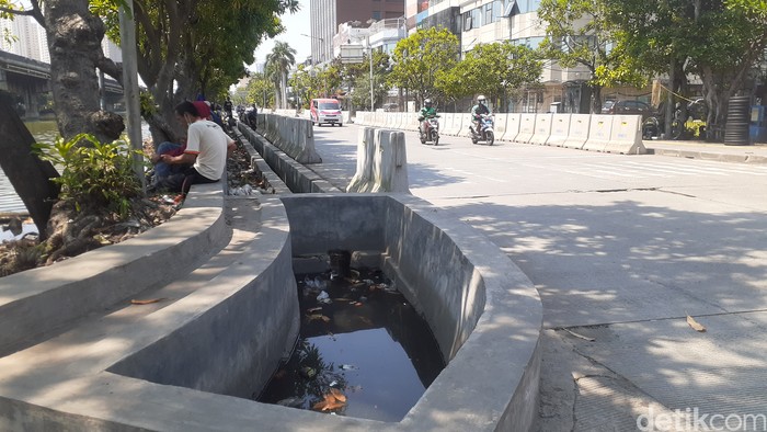 Proyek anti-banjir Jl RE Martadinata, dekat Kali Ancol, Pademangan, Jakarta Utara, 11 Mei 2021.  (Afzal Nur Iman/detikcom)