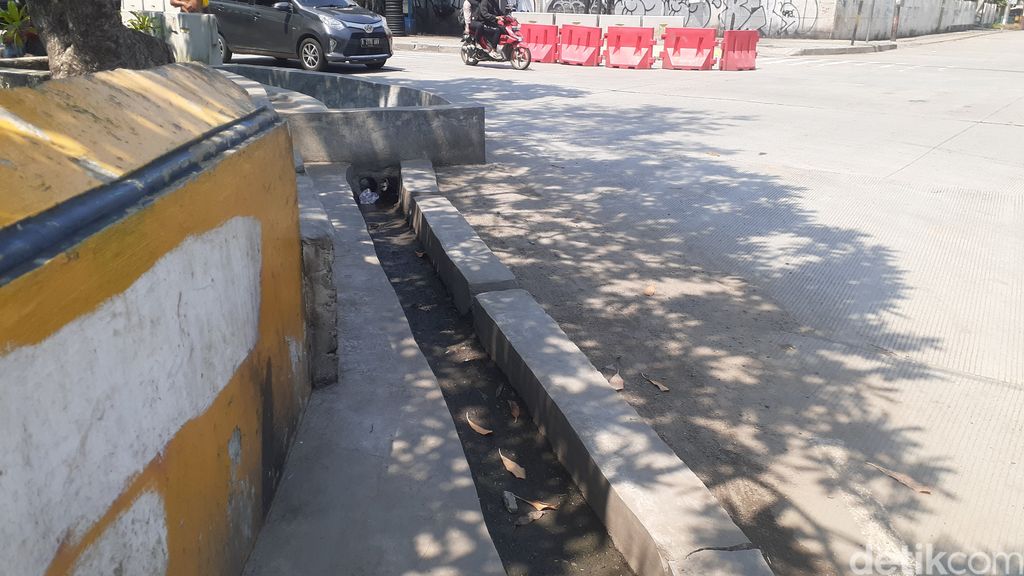 Proyek anti-banjir Jl RE Martadinata, dekat Kali Ancol, Pademangan, Jakarta Utara, 11 Mei 2021.  (Afzal Nur Iman/detikcom)