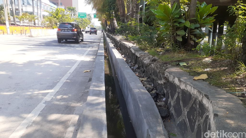 Proyek anti-banjir Jl RE Martadinata, dekat Kali Ancol, Pademangan, Jakarta Utara, 11 Mei 2021.  (Afzal Nur Iman/detikcom)
