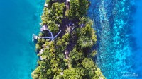 Salah satu pulau di Kepulauan Togean. Berbagai kegiatan menarik dan menyenangkan dapat Anda lakukan di Kepulauan Togean. Dari mulai memancing, berlayar, berenang dan tentu saja menyelam. 