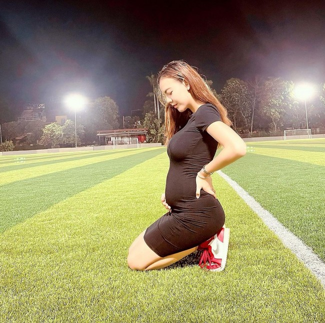 Padahal kita belum ketuk palu. Baru sidang ketiga pembuktian KDRT. Dia disanksi Persija untuk ngurusin masalahnya dengan saya, tapi kok dia nikah sama orang lain. Dia sudah salah banget secara hukum dan negara, tutur Nabila kepada detikcom April lalu. Foto: Dok.Instagram