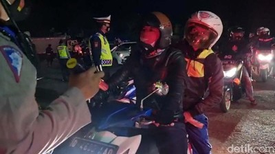 Ratusan Pemudik Diputarbalik di Garut