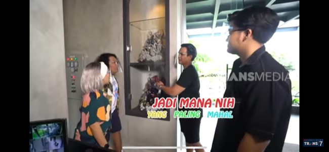 Action figure Batman ini juga tak kalah sultan. Cuma dibuat 80 buah, harganya Rp 150 juta. (Foto: YouTube/Trans 7 Official)