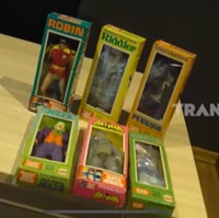 Dari sekian banyak koleksi, Davy dan Shamar menyebut action figure DC Comics vintage ini sebagai salah satu yang termahal. Jika ditotal harganya, bisa mencapai Rp 1 miliar. (Foto: YouTube/Trans 7 Official)