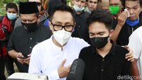 Ia bercerita jika Sapri sempat menangis dan meminta maaf pada keluarganya karena terlalu sibuk. Pool/Palevi S/detikFoto