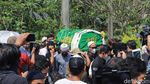 Ratusan Orang Hadiri Pemakaman Sapri Pantun