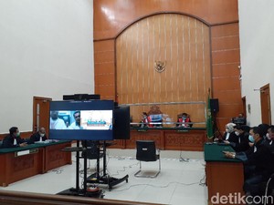 Tak Terima Tuntutan Jaksa, Kelompok John Kei Protes