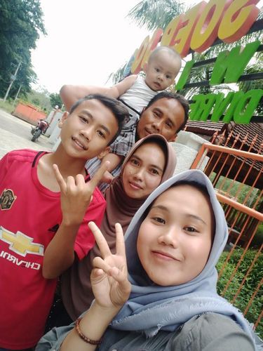 Viral kisah wanita yang bertemu dengan sang ayahnya yang bekerja sebagai sopir, saat mudik.