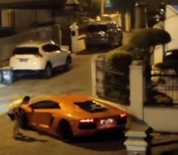 Viral Lamborghini Geber Knalpot di Kompleks Medan Ogah Ditegur Warga (Foto: Tangkapan layar video viral)