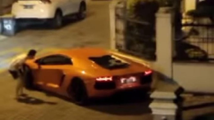 Viral Lamborghini Geber Knalpot di Kompleks Medan Ogah Ditegur Warga (Foto: Tangkapan layar video viral)