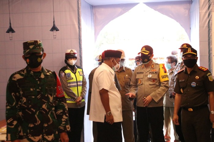 wabup nganjuk Marhaen Djumadi sidak penyekatan di perbatasan