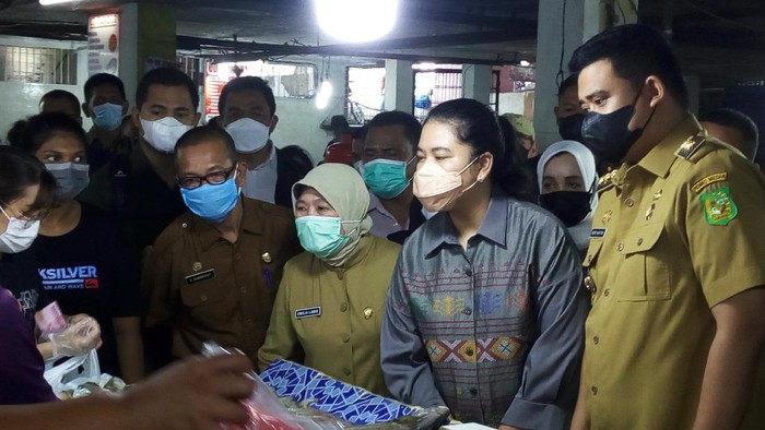 Wali Kota Medan Bobby Nasution ditemani istri blusukan ke Pasar Petisah Medan jelang Lebaran