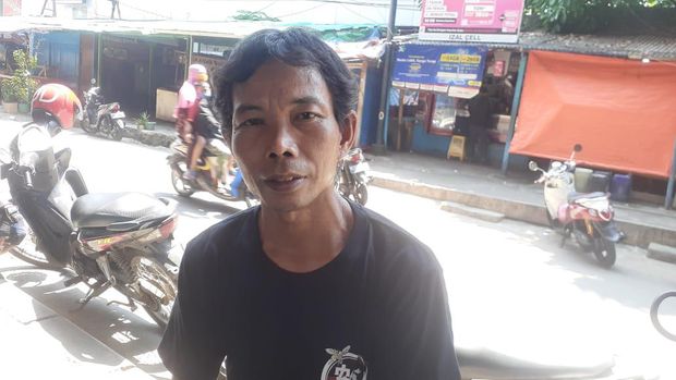 Warga Jl RE Martadinata Ancol, Taufik.