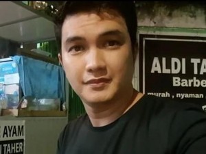 Aldi Taher Bikin Heboh, Minta Tolong di Pinggir Jalan Sambil Memelas