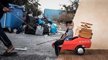 Anak-anak terpaksa bermain di tempat yang hancur (Foto: Instagram/ugurgallen)