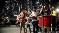 Takbiran keliling ini sudah menjadi tradisi warga di Indonesia. 