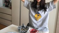 Tak hanya menjadi seorang aktris, Go Min Si juga diketahui seorang balerina. Ia juga terlihat menjaga pola makannya agar tubuhnya tetap indah. Sarapannya berupa bagel dan sereal. Foto: Instagram @gominsi