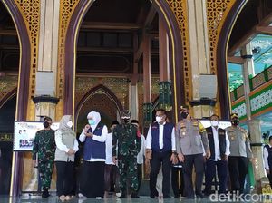 Gubernur Khofifah Cek Persiapan Salat Id di Masjid Kota Mojokerto