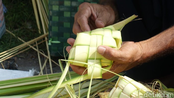 H-1 Lebaran, Penjualan Kulit Ketupat Lesu