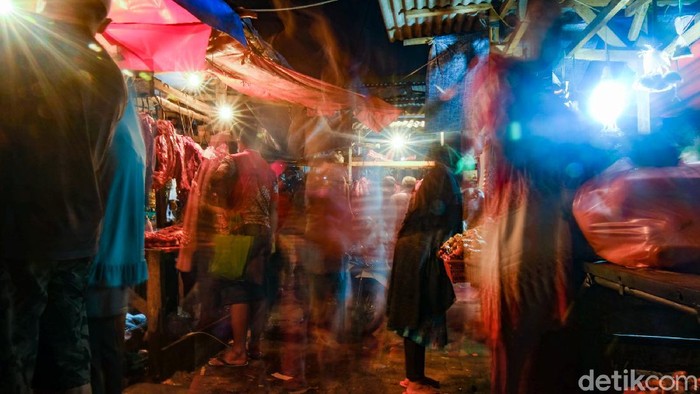 Hiruk Pikuk Pasar Jombang di Hari Terakhir Ramadhan Suasana Pasar Jombang, Tangsel, pada hari Rabu (12/5/2021). Pasar Jombang sudah ramai pengunjung di waktu subuh.