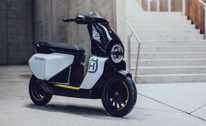 setelah menggoda dengan memperkenalkan motor listrik pertama mereka E-Pilen pada bulan lalu, kini produsen motor asal Swedia ini kembali memperkealkan motor listrik konsep kedua mereka Husqvarna Vektorr.