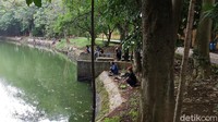 Ada begitu banyak aktivitas di sini, mulai dari jalan kaki, memancing di danau sampai melihat budidaya madu klanceng.