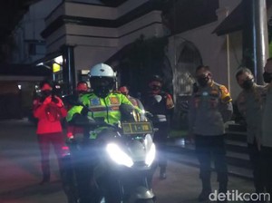 Naik Motor, Kapolda Jabar Pantau Malam Takbiran di Bandung