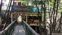 Ada musala di lantai dua bangunan Kawasan Ekowisata Mangrove PIK ini. 