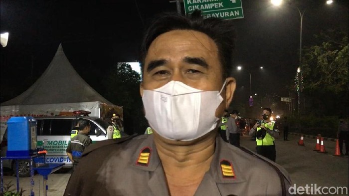 Kepala Pos Pengamanan Kedungwaringin AKP Albarzani  (Yogi/detikcom)