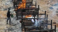 Dilaporkan media lokal NDTV, jenazah, yang beberapa di antaranya telah dibakar, mungkin dibuang ke sungai oleh keluarga yang tidak dapat menemukan tempat untuk mengkremasi atau menguburkan mereka.