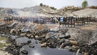 Para pejabat juga melaporkan bahwa jenazah bisa saja berakhir di sungai sebagai bagian dari praktik mengkremasi korban COVID-19 di sepanjang sungai Gangga di Uttar Pradesh.