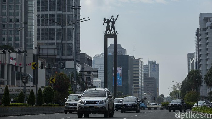 Jelang Hari Raya Idul Fitri arus lalu lintas di sejumlah ruas jalan Ibu Kota DKI Jakarta terlihat lengang. Tidak ada kepadatan kendaraan seperti hari biasanya.