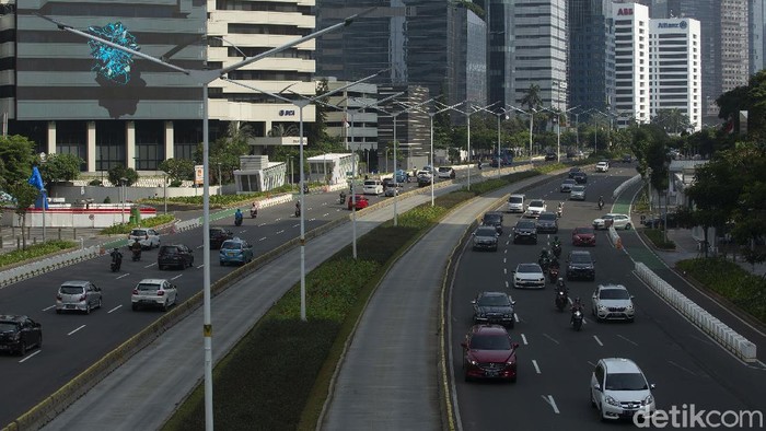 Jelang Hari Raya Idul Fitri arus lalu lintas di sejumlah ruas jalan Ibu Kota DKI Jakarta terlihat lengang. Tidak ada kepadatan kendaraan seperti hari biasanya.