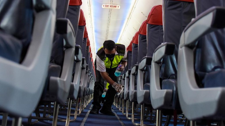 Lion Air Pembersihan dan pengecekan rutin pesawat maskapai Lion Air Group.