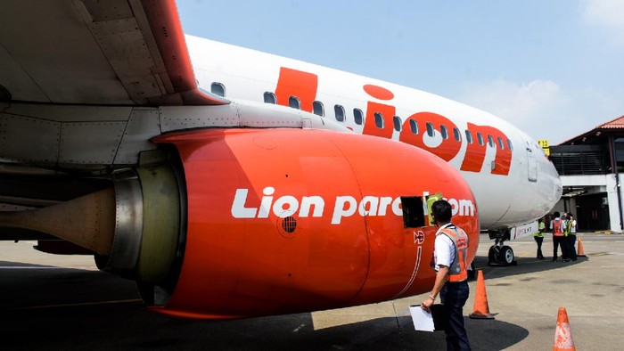 Pembersihan dan pengecekan rutin pesawat maskapai Lion Air Group.