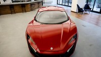 Dalam situs penjualan mobil tersebut, Lykan HyperSport ini tidak dalam kondisi yang sangat baik. Spion samping telah robek dari bodinya sementara sebagian besar kaca dan permukaan yang dicat telah tergores. Terlebih lagi, interiornya juga kurang instrument cluster dan tampilan infotainment juga sudah rusak. Foto: Istimewa