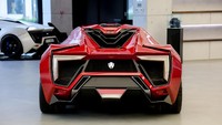 Faktanya, daftar di Rubix Market mengklaim bahwa mobil untuk kebutuhan syuting film aksi ini dilengkapi dengan mesin 2,7 liter flat-six yang hanya menghasilkan 240 daya kuda. Sebagai perbandingan, HyperSport versi produksi massal memiliki mesin flat-six 3.7 liter twin-turbocharged dengan tenaga 769 hp. Foto: Istimewa