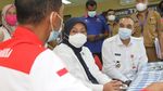 Menaker Ida Fauziyah Tinjau Posko THR di Tangerang