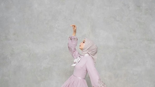 10 Ide OOTD Hijab Lebaran 2021, Mulai dari Tunik Hingga Dress