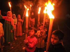 Semringah Pawai Obor Jelang Lebaran