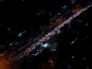 Pos Penyekatan di Karawang Macet Banget