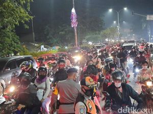 Pemudik Padati Pos Penyekatan Kedungwaringin Bekasi di Malam Takbiran