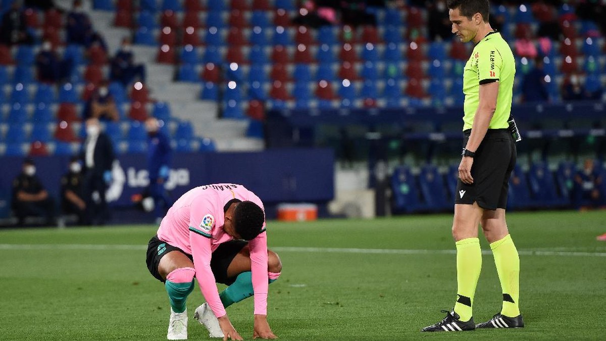 Barcelona gagal menang lawan Levante, meski sempat unggul 2-0 di babak pertama. (Foto: Getty Images/Alex Caparros)