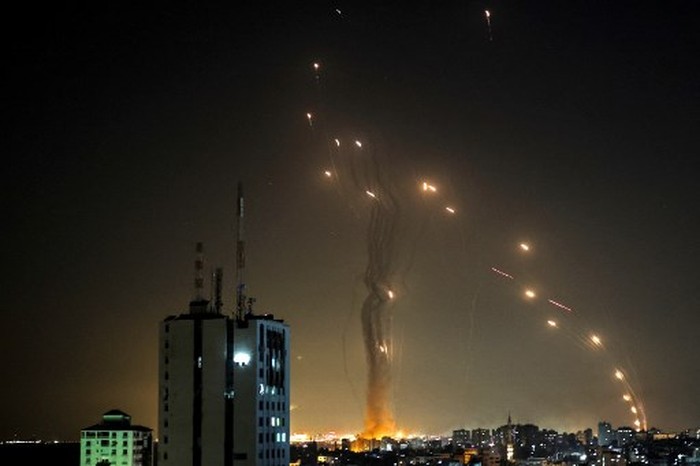 Saat Iron Dome membendung tembakan roket Hamas (AFP/MOHAMMED ABED)